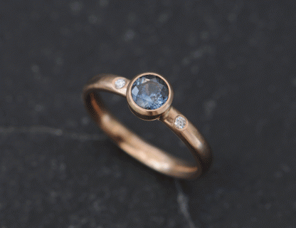 montana-sapphire-5mm-with-2-diamonds-in-18K-rose-gold