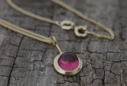 pink-tourmaline-8mm-cab-necklace-in-18K-gold