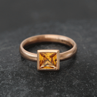 yellow-sapphire-princess-cut-in-18K-rose-gold