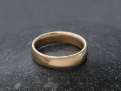 mans 5mm wedding band in 18K yellow gold