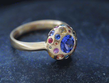tanzanite-button-ring-with-multi-coloured-sapphires-in-18K-y-gold