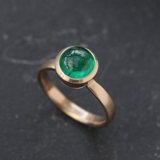 emerald 8mm cab ring in 18K gold