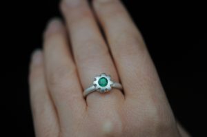 emerald cog ring in silver