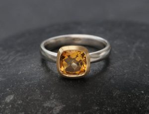citrine 8mm cushion ring in 18K gold and silver