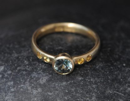 montana and yellow sapphire ring in 18K yellow gold