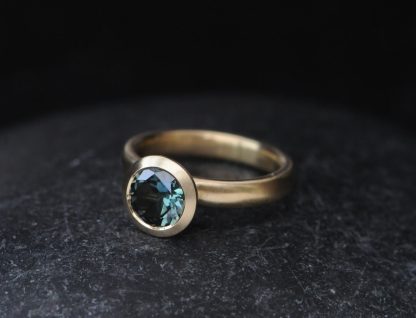 teal 7mm sapphire halo ring 18K yellow gold