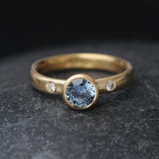 1 carat montana sapphire ring with 2 diamonds in 18K yellow gold