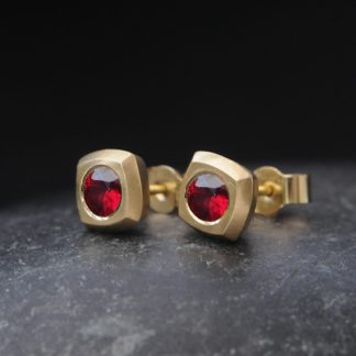 ruby square stud earrings 18K yellow gold