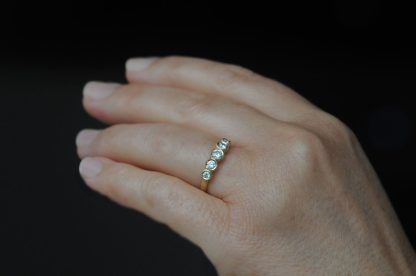 5-stone-diamond-ring-in-18K-yellow-gold
