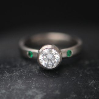 lab-diamond-1ct-ring-with-2-emeralds-in-18K-white-gold