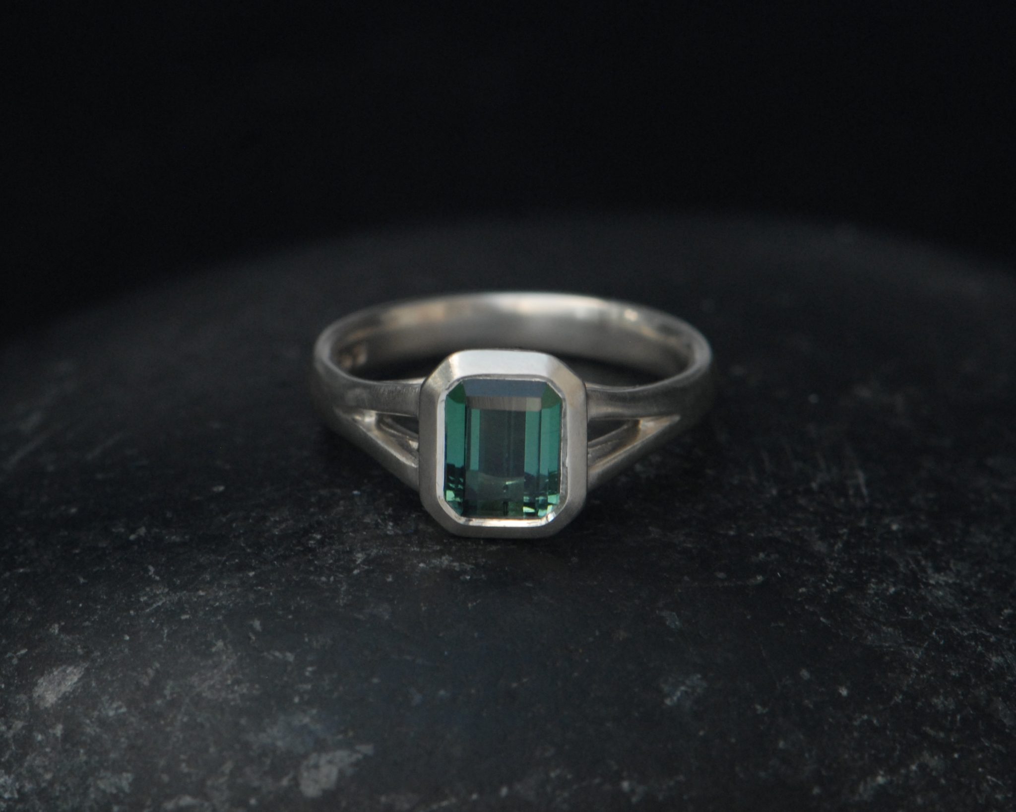 green tourmaline octagon cut split shank ring in silver front