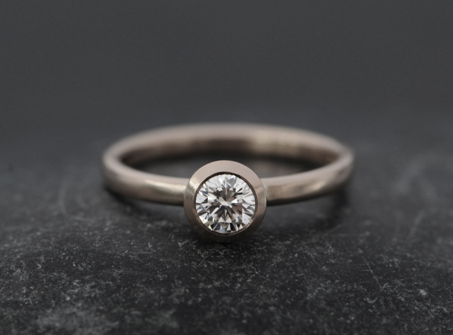 5mm-lab-made-diamond-set-in-18K-white-gold-4