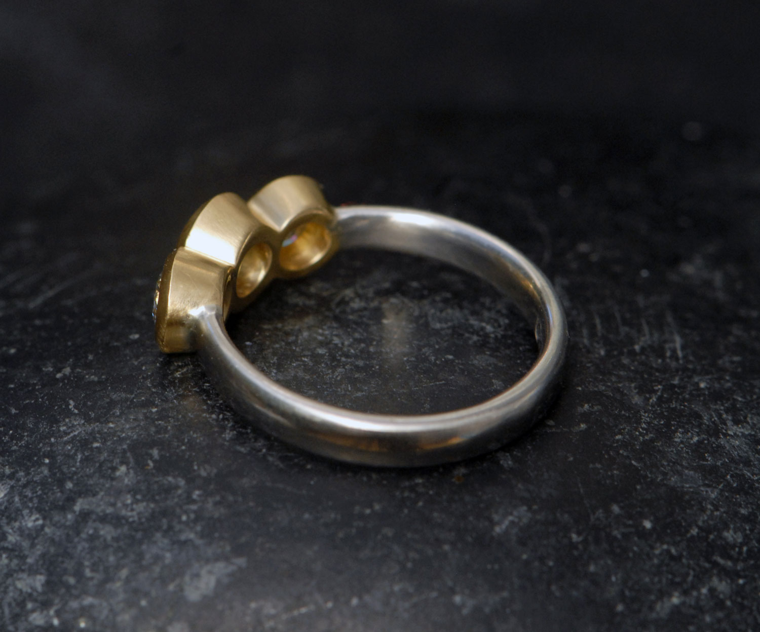 Lab-diamond-3-stone-mixed-metal-ring-18K-and-silver-reverse