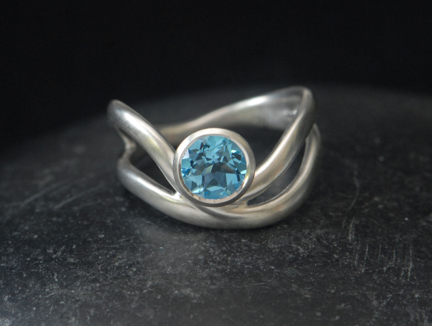 swiss-blue-topaz-wave-ring-in-silver-front-2