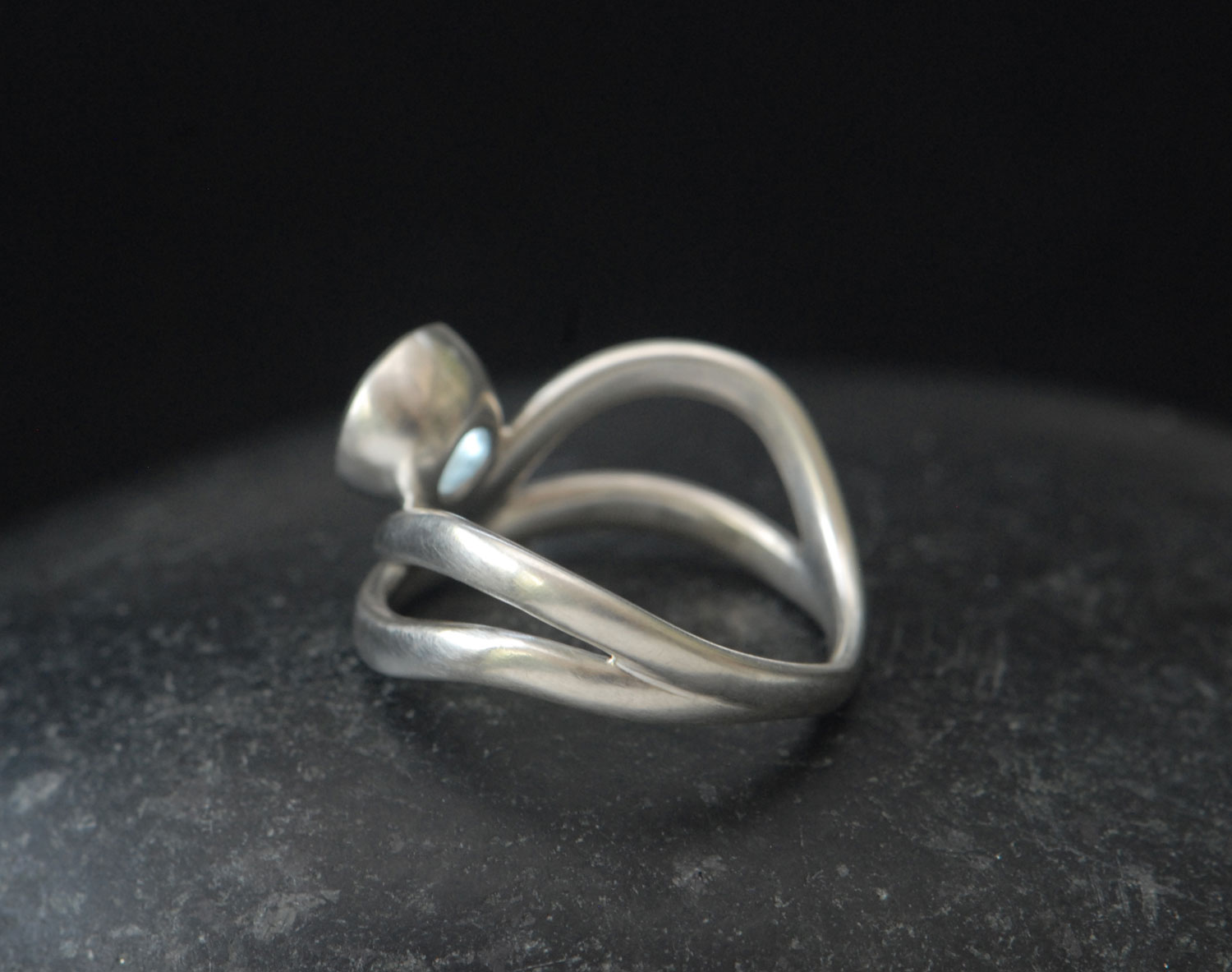 swiss-blue-topaz-wave-ring-in-silver-side-angle