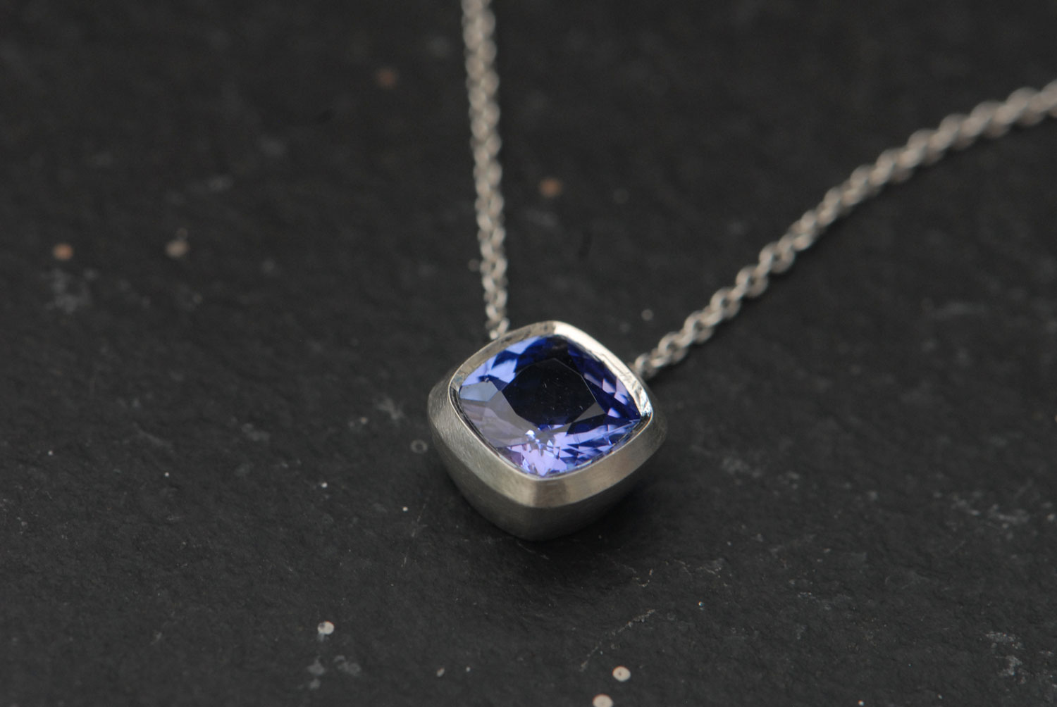 tanzanite-6.5mm-cushion-cut-necklace-in-silver-front