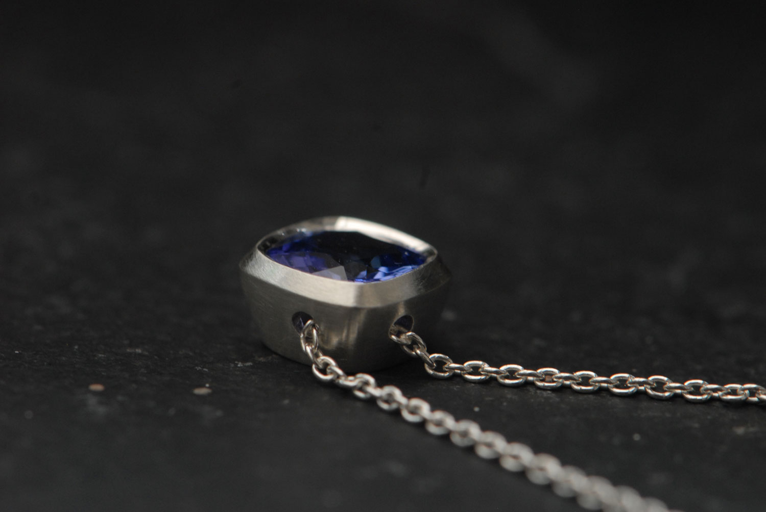 tanzanite-6.5mm-cushion-cut-necklace-in-silver-side
