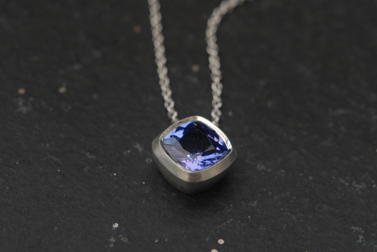 tanzanite-6.5mm-cushion-cut-necklace-in-silver