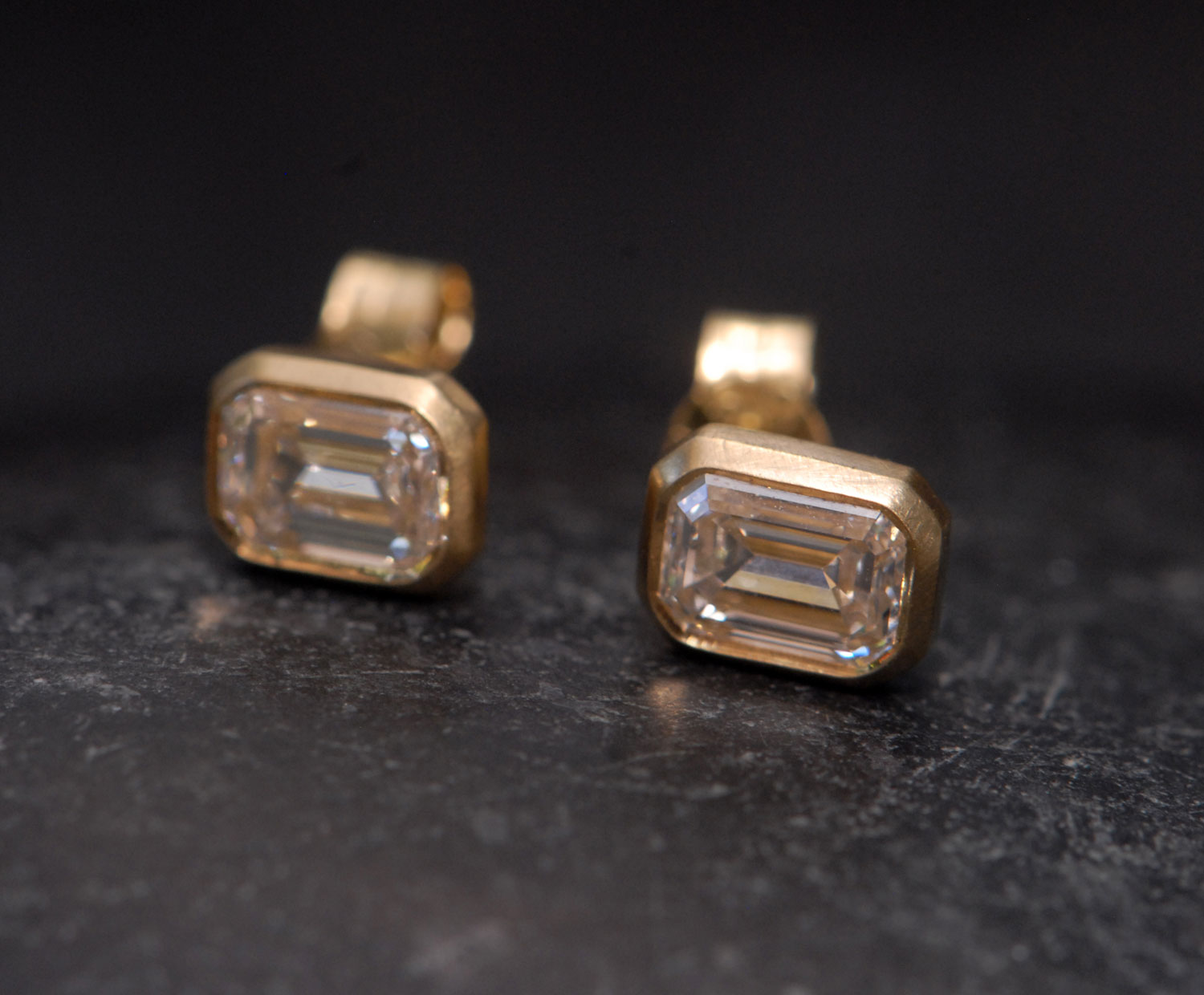 lab-diamond-octagon-cut-stud-earrings-in-18K-yellow-gold-on-side