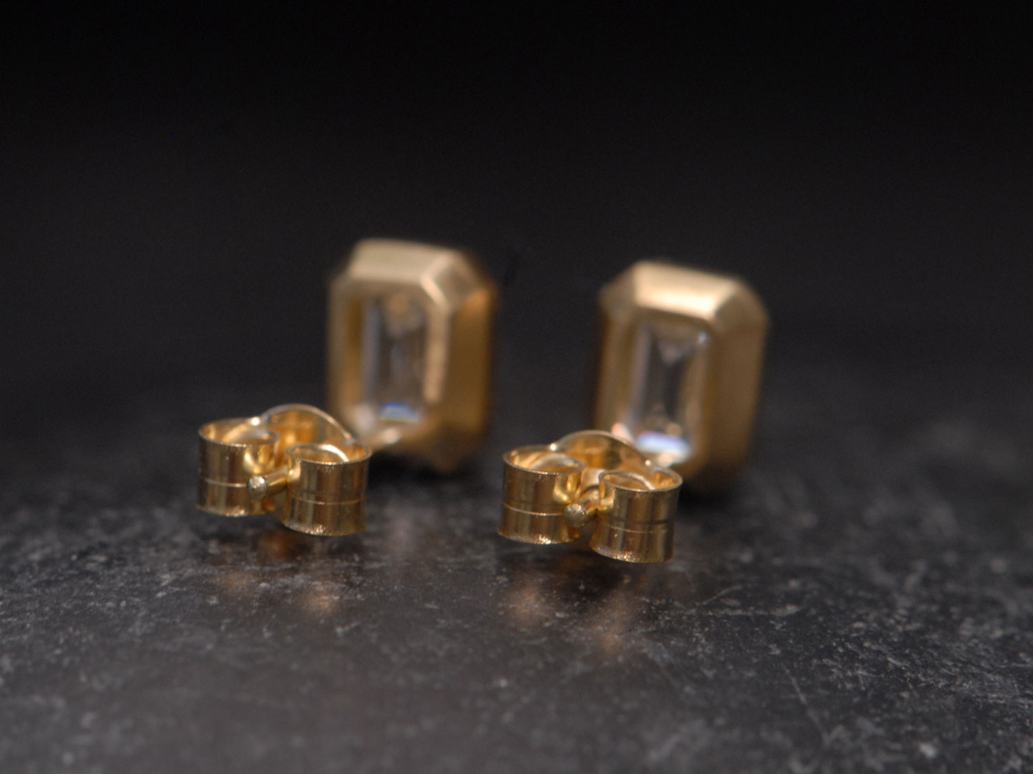 lab-diamond-octagon-cut-stud-earrings-in-18K-yellow-gold-reverse