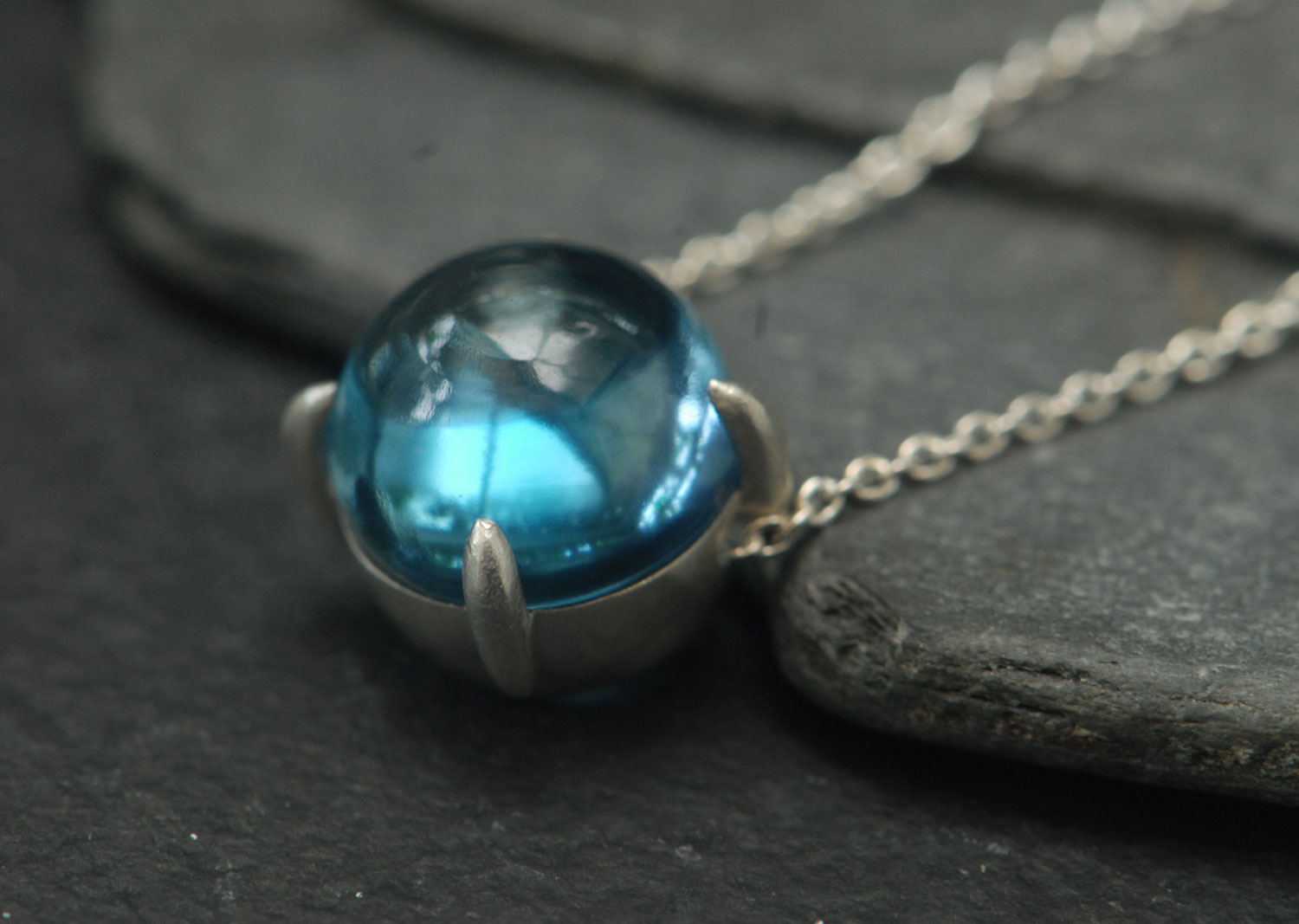 London-blue-topaz-cab-10mm-dragons-eye-necklace-close-up