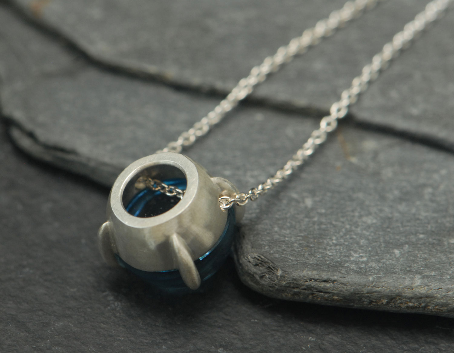 London-blue-topaz-cab-10mm-dragons-eye-necklace-reverse